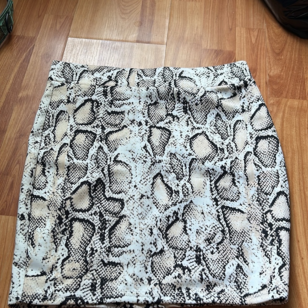 Stylish Snake Print Skirt